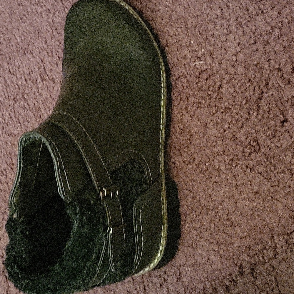 Brand new size 6 Cliffs boots